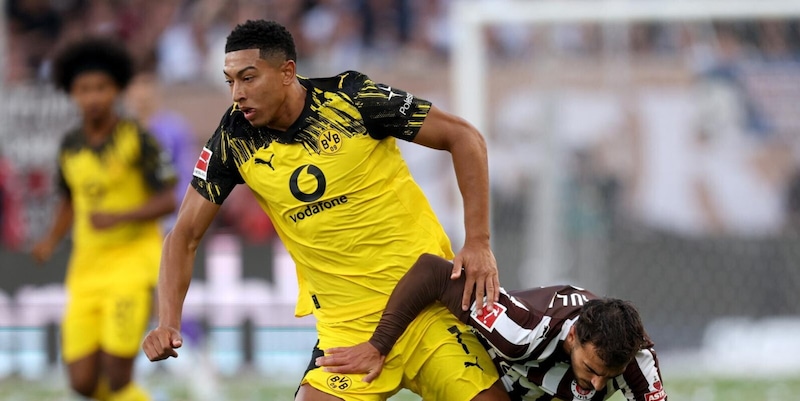 "Caos Borussia Dortmund: il padre di Jobe Bellingham negli spogliatoi dopo la sostituzione"