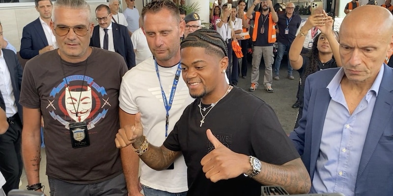 Bailey sbarca a Roma, festa con i tifosi: ora visite e firma