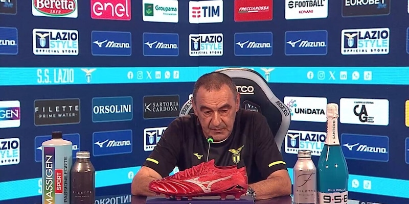 Sarri: "La Lazio di Como è da Serie C. Obiettivo Europa? La società non me l'ha chiesto" 14 Sarri: "La Lazio di Como è da Serie C. Obiettivo Europa? La società non me l'ha chiesto"