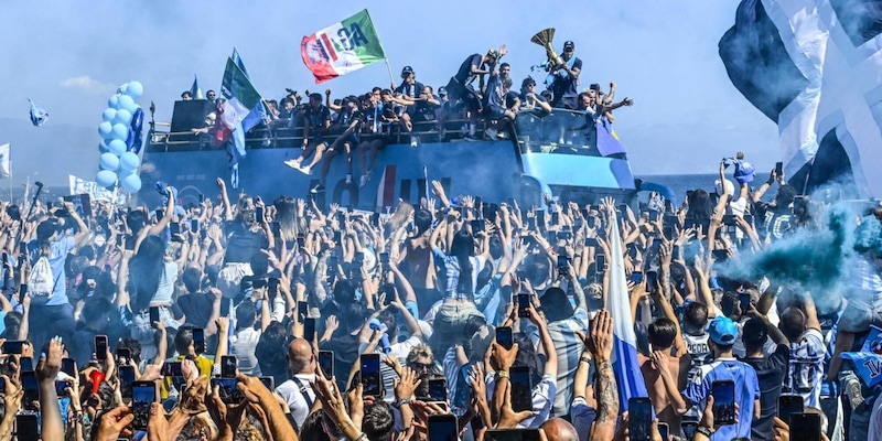 Napoli, la campagna abbonamenti è un plebiscito: rinnovato il 98% delle tessere