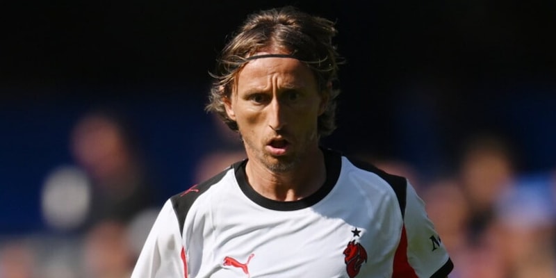 Il Milan di Allegri affonda a Londra: poker Chelsea, Coubis autogol e rosso in 18', esordio Modric