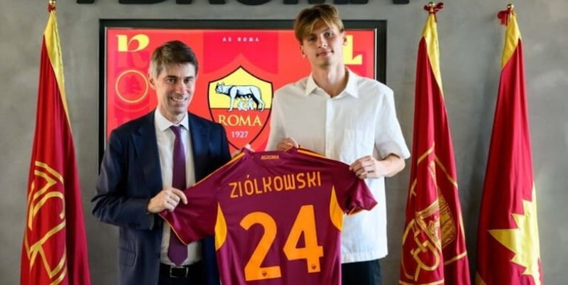 Roma, ufficiale Ziolkowski: ha scelto la maglia numero 24 15 Roma, ufficiale Ziolkowski: ha scelto la maglia numero 24