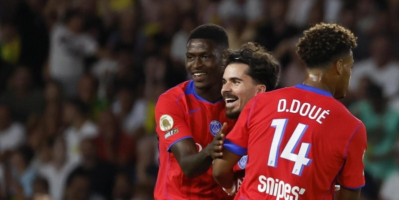 Ligue 1, Vitinha regala tre punti al Psg. E Giroud segna alla prima con il Lille 16 Ligue 1, Vitinha regala tre punti al Psg. E Giroud segna alla prima con il Lille