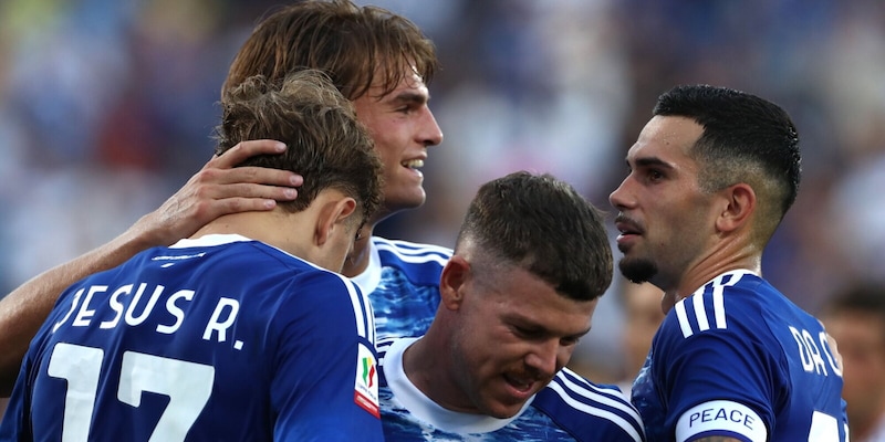 Coppa Italia, tris Como e Genoa. Cagliari e Palermo avanti ai rigori. Ok Venezia