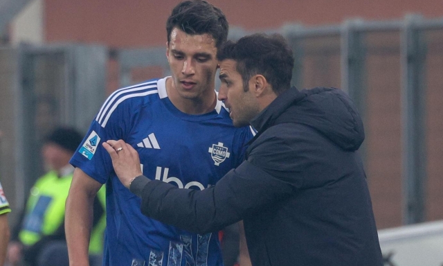 Como-Lazio, le formazioni ufficiali: Fabregas punta su Douvikas. Sarri con Cancellieri dal 1'