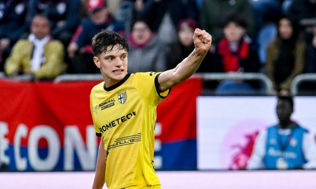 Leoni lascia la Serie A: è fatta per il trasferimento al Liverpool. Cifre e dettagli 15 Leoni lascia la Serie A: è fatta per il trasferimento al Liverpool. Cifre e dettagli