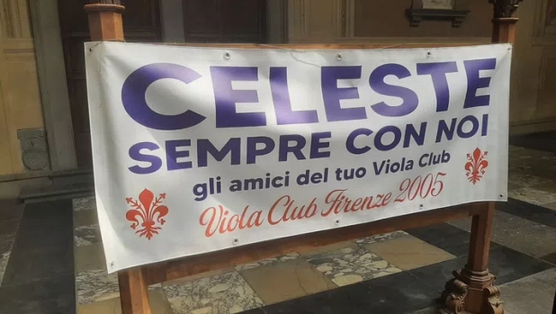 A Firenze i funerali di Celeste Pin, striscioni e applausi all'uscita del feretro 1 A Firenze i funerali di Celeste Pin, striscioni e applausi all'uscita del feretro