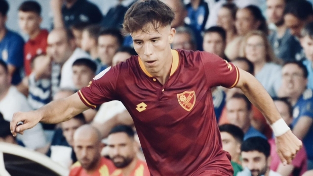 In Spagna una divisa ispirata da Totti e la Roma: "Chi non tifa la squadra della propria città..."