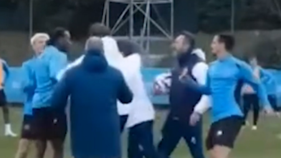De Zerbi a muso duro con Kone (ora al Sassuolo): "Vai a farti la doccia, chiama il tuo agente!" 1 De Zerbi a muso duro con Kone (ora al Sassuolo): "Vai a farti la doccia, chiama il tuo agente!"