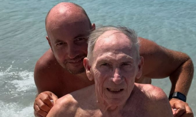 Zeman sta meglio, lo scatto al mare con il figlio: "La pre-season fa sognare..."