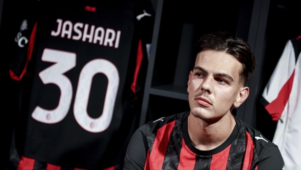 Jashari aveva dato la "besa" al Milan: una promessa che a Tirana è come una firma sul contratto 15 Jashari aveva dato la "besa" al Milan: una promessa che a Tirana è come una firma sul contratto