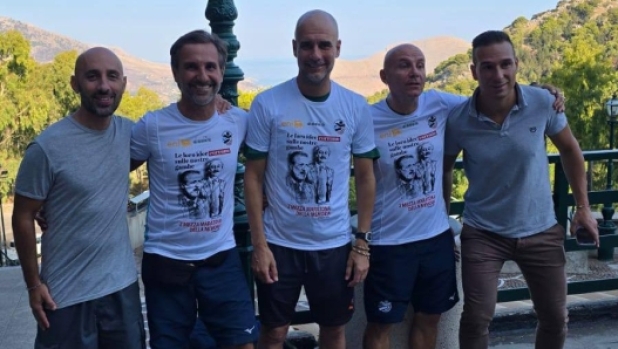 Palermo, Guardiola in pellegrinaggio da Santa Rosalia: sulla maglia Falcone e Borsellino