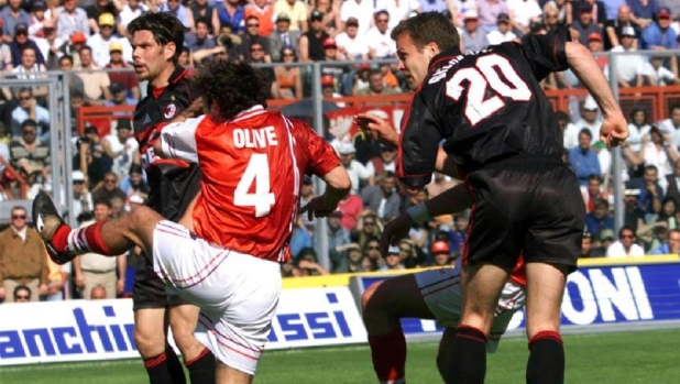 Bierhoff: "Non ci sono più centravanti forti di testa. Milan, con Vlahovic vai sul sicuro"