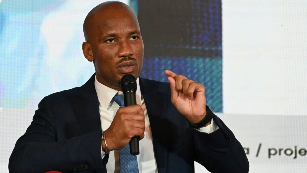 Drogba consegna una petizione della Caf all'Atalanta: "Processo equo per la cessione di Lookman"