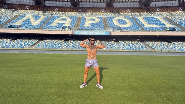 McGregor al Maradona: il campione Ufc gioca nello stadio del Napoli