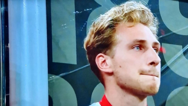 San Siro ricorda il piccolo Elliot Charles: un minuto di silenzio per il figlio di Verreth 15 San Siro ricorda il piccolo Elliot Charles: un minuto di silenzio per il figlio di Verreth