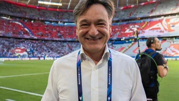 Caressa: "Ho iniziato con il Subbuteo, ora sorrido quando i ragazzi esultano citando le mie parole" 14 Caressa: "Ho iniziato con il Subbuteo, ora sorrido quando i ragazzi esultano citando le mie parole"