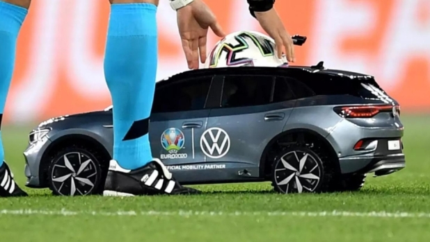 Serie A, novità Volkswagen e le auto dei club: Inter con Byd, conferme per Milan (Bmw) e Juve 1 Serie A, novità Volkswagen e le auto dei club: Inter con Byd, conferme per Milan (Bmw) e Juve