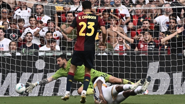 Genoa-Lecce, le pagelle: Falcone decisivo (6,5), Camarda troppo solo (5,5)