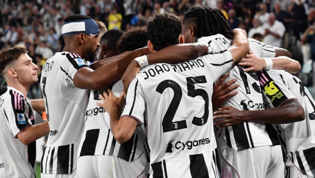 Yildiz fa segnare tutti: David gol all'esordio, Vlahovic la chiude. Parma ko, la Juve parte bene