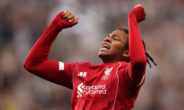 Un 16enne esalta il Liverpool al 100': 3-2 contro il Newcastle in 10. Tonali ko, allarme azzurro