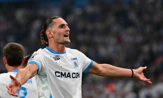 Paradosso Milan: difesa e attacco sono in difficoltà, ma il mercato punta sul centrocampo