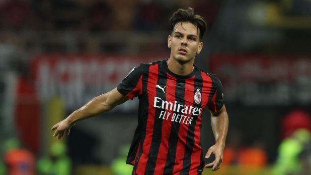 Jashari, lo scontro con Gimenez costa carissimo: frattura al perone destro