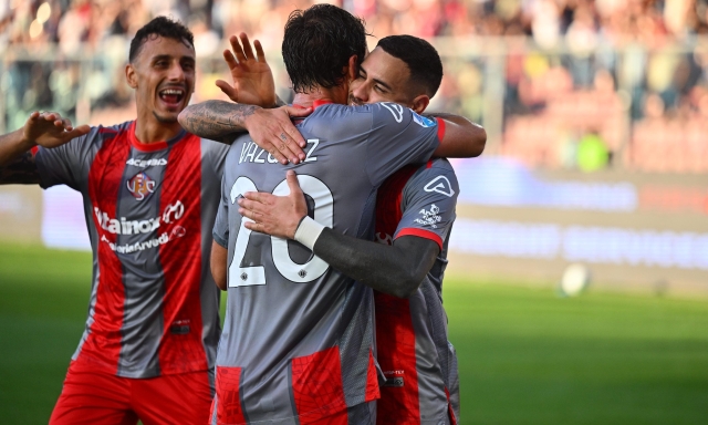Gioia Cremonese: batte al 93' il Sassuolo 3-2 e vola in testa a punteggio pieno