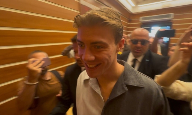 Napoli, è già delirio per Hojlund. Il bomber a Villa Stuart per le visite mediche 16 Napoli, è già delirio per Hojlund. Il bomber a Villa Stuart per le visite mediche
