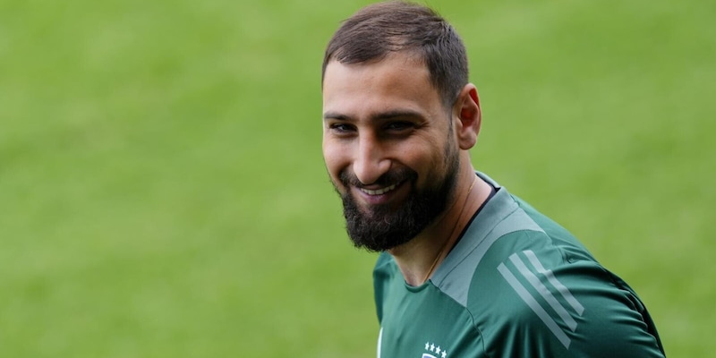 Donnarumma, che accoglienza in Nazionale. E quel lancio alla Pirlo... 15 Donnarumma, che accoglienza in Nazionale. E quel lancio alla Pirlo...