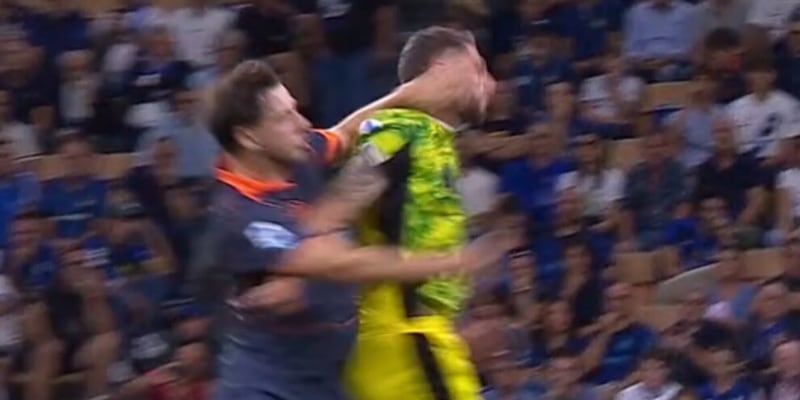 Inter-Sassuolo, manata di Carlos Augusto: graziato. Dimarco, manca il secondo giallo