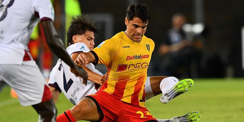 Palestra incontenibile contro il Lecce: tre big non lo mollano, a gennaio lo voleva la Roma 1 Palestra incontenibile contro il Lecce: tre big non lo mollano, a gennaio lo voleva la Roma