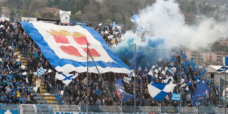 Como, la curva annuncia l'assenza contro il Sassuolo: "Vicini a chi è in difficoltà"