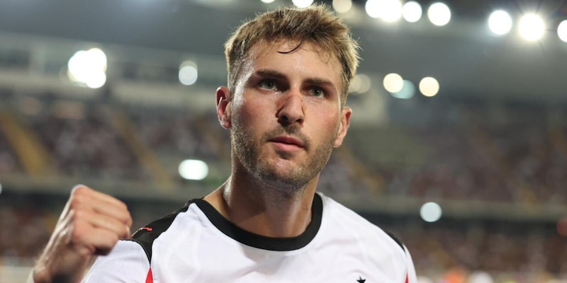 Gimenez, parla il padre: "Roma? Non so cosa sia successo, voleva restare al Milan" 13 Gimenez, parla il padre: "Roma? Non so cosa sia successo, voleva restare al Milan"