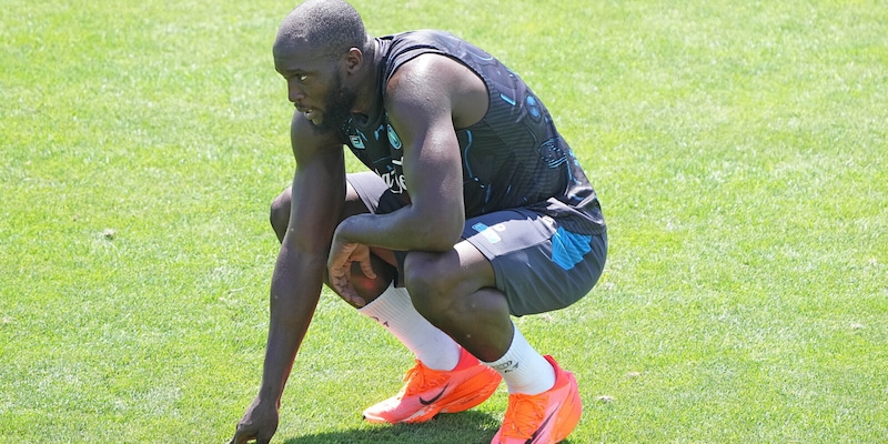 Lukaku in lutto, morto il padre di 58 anni: "Il dolore e le lacrime scorrono a fiumi"