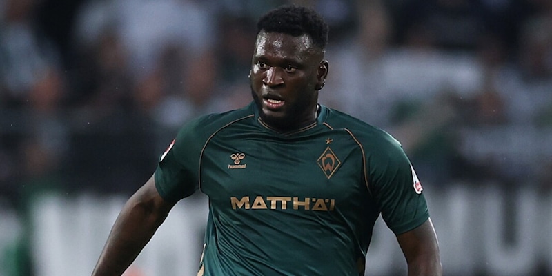 "Trovati una ragazza, anche quattro vanno bene": Boniface e gli strani messaggi sui social