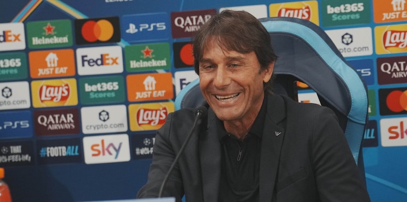 Conte: "Napoli dominante col Milan. De Bruyne, patti chiari". Poi il siparietto: "Parlate ora"
