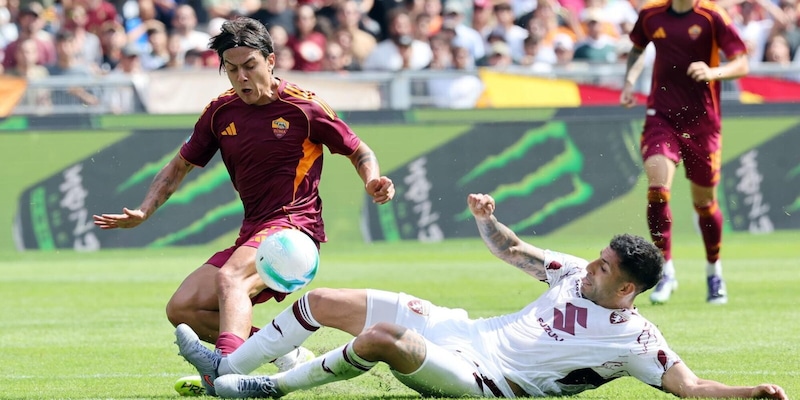Roma, Dybala shock: lesione alla coscia, salta il derby 16 Roma, Dybala shock: lesione alla coscia, salta il derby