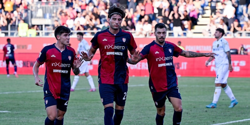 Cagliari show, che poker al Frosinone! Pisacane sfiderà il Napoli di Conte agli ottavi