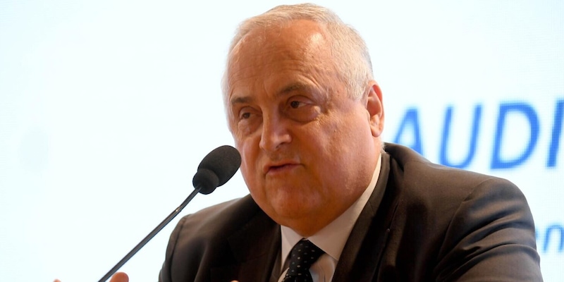 Lazio, Lotito risponde ai tifosi: "Sto bene e guiderò il club a lungo"