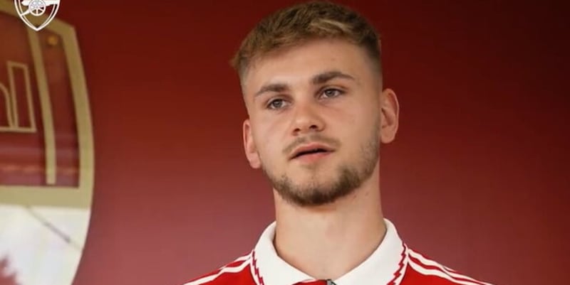 Calcio in lutto: Billy Vigar muore a 21 anni dopo un grave incidente in campo