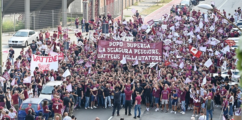 Torino, tifosi in marcia: lotta di speranza