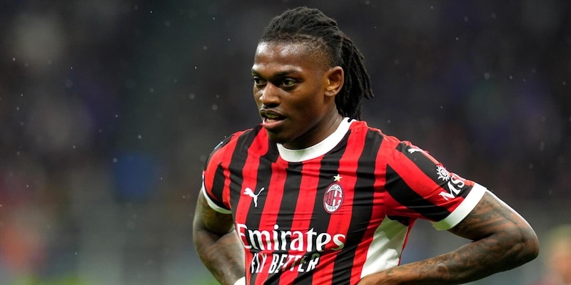 Milan, Leao: "Ho un lesione per cui è meglio non prendere rischi. Io centravanti? Vi spiego"