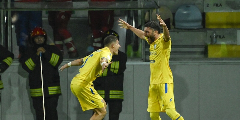 Il Frosinone vola in testa con Raimondo: il Palermo non va oltre il pari col Venezia