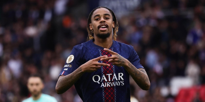 Ligue 1, il Psg è da solo in vetta: Barcola affonda il Lens. Il Lione rallenta 