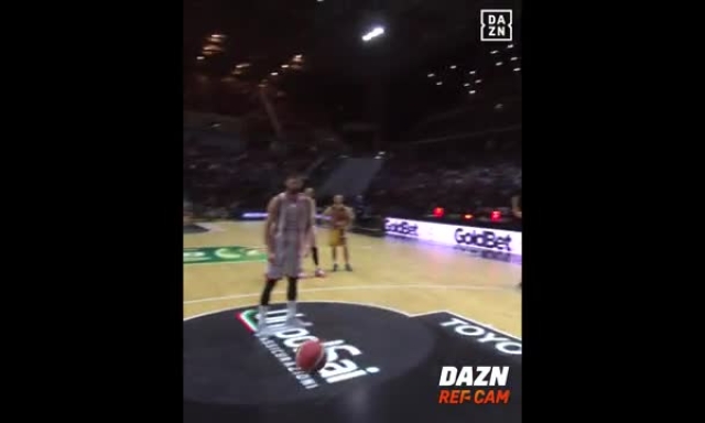 Juve-Inter con telecamera arbitrale? Un'idea portata in Italia dalla Lega basket 16 Juve-Inter con telecamera arbitrale? Un'idea portata in Italia dalla Lega basket