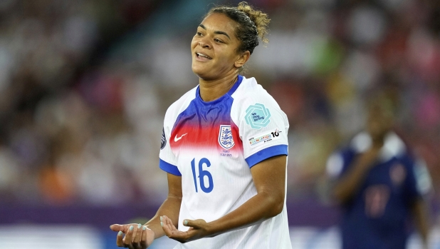 Insulti razzisti a Jess Carter sui social: ennesimo arresto in Inghilterra