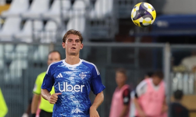 Como-Cremonese, le formazioni ufficiali: Douvikas dal 1', Nicola lancia Bonazzoli e Johnsen