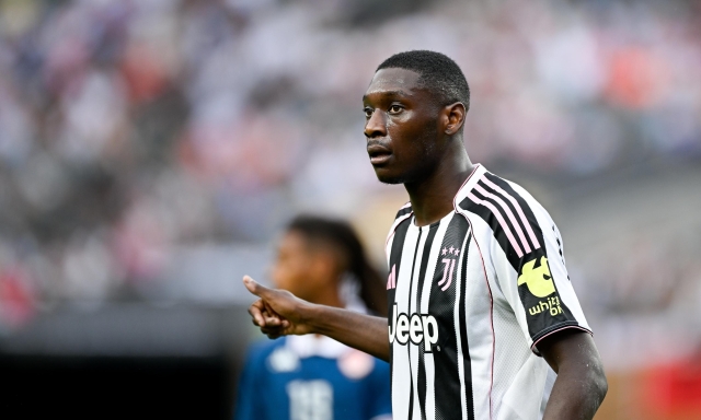 Tira e molla con la Juve, poi Kolo Muani va al Tottenham: sì del Psg al prestito senza obbligo