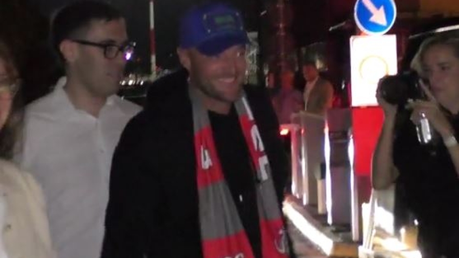 Cori, selfie e tanti autografi: Jamie Vardy fa impazzire i tifosi della Cremonese